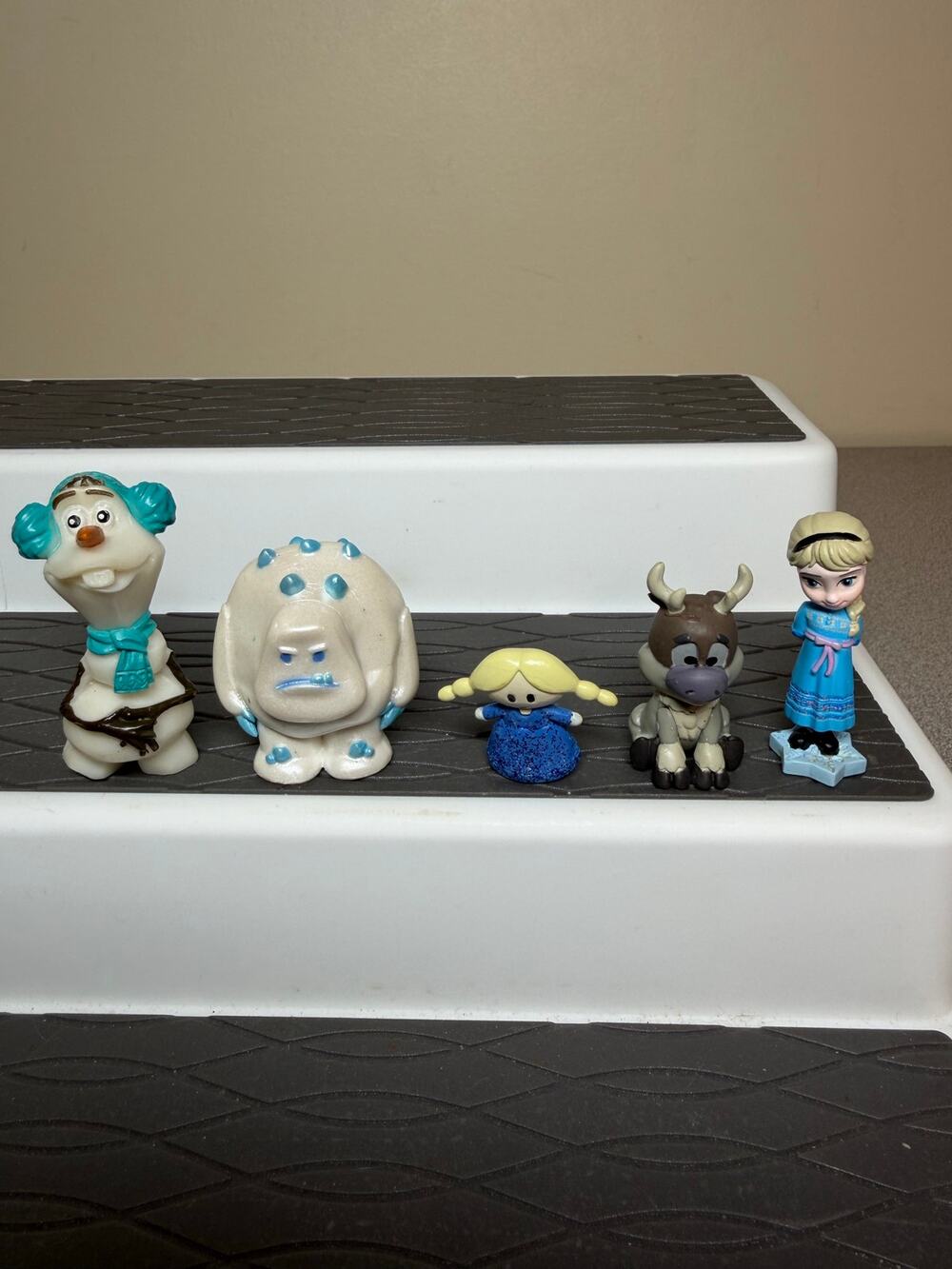 Disney Animators Collections Littles Frozen Tiny Figures